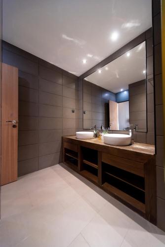a bathroom with two sinks and a large mirror at Bliss Lisbon Apartments - Avenidas in Lisbon