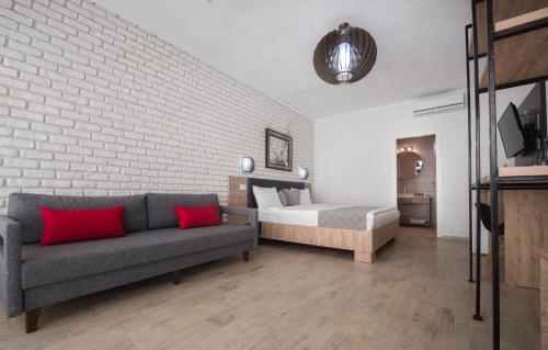 a living room with a couch and a bed at Boutique 23 in Douăzeci şi Trei August
