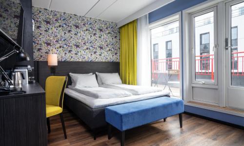 Кровать или кровати в номере Thon Hotel Tromsø