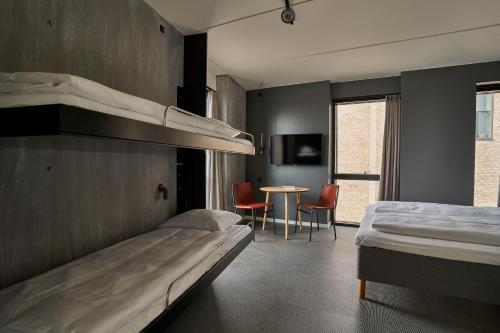 Bunk bed o mga bunk bed sa kuwarto sa Zleep Hotel Copenhagen Arena