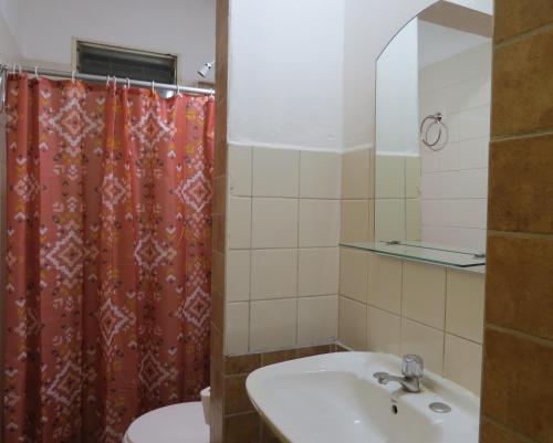 Koupelna v ubytování LIZARRA Monoambiente RESISTENCIA- 100 mts peatonal