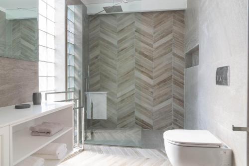a bathroom with a toilet and a shower at Ormos Luxury Suites Elia in Ormos Panagias