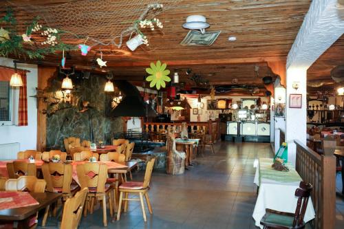 a restaurant with wooden ceilings and tables and chairs at Rolling Home in Eppingen