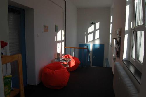 a room with two red chairs and a table at Oberzent-Hostelstyle nur für aktive Touristen in Beerfelden