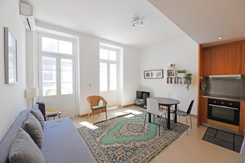 FLH Porto City Apartment with Balcony