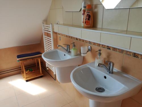 A bathroom at Apartmány Lenko - near thermal aquapark Tatralandia