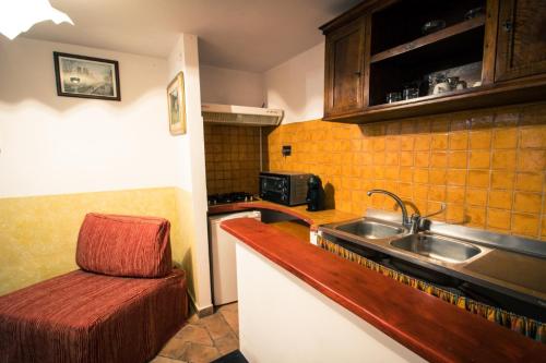 Kuchyň nebo kuchyňský kout v ubytování B&B La Fontana di Pegaso