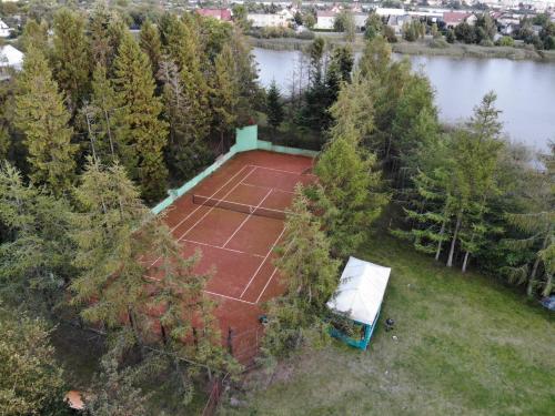 Tennis at/o squash facilities sa Apartament ALINA o sa malapit