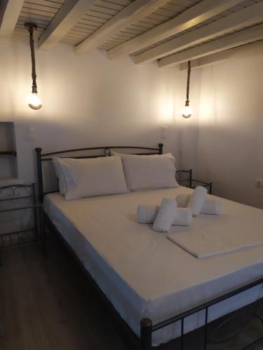 Katil atau katil-katil dalam bilik di Melikarou houses