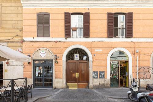 iFlat A Sparkle of Red in Trastevere