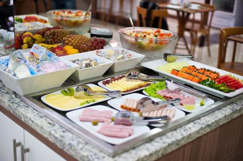 Makanan di atau berdekatan hotel