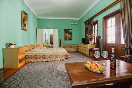 Postel nebo postele na pokoji v ubytování Hotel Queen-Batumi
