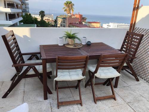 El Cortijuelo. Magnificent triplex terraced house with rooftop of 18m2, overlooking the sea. Parking