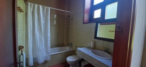 a bathroom with a tub and a sink and a toilet at El Serrat Turisme Rural in Planoles