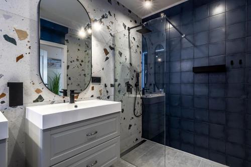 a bathroom with a sink and a mirror at MECHELINKI APARTAMENT in Mechelinki