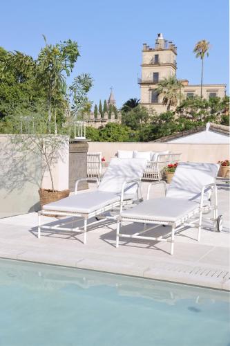 Bazén v ubytování Hotel Bodega Tio Pepe nebo v jeho okolí
