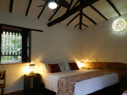 Katil atau katil-katil dalam bilik di La Loma Hotel Barichara