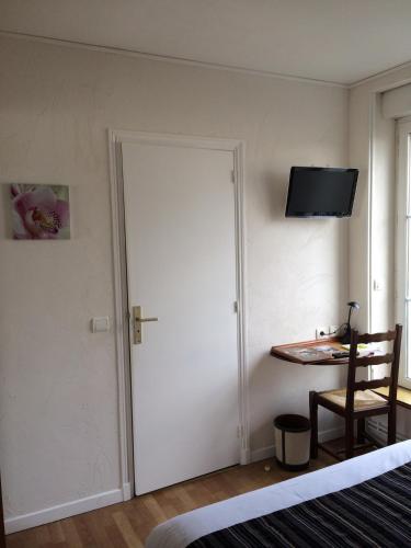 Gallery image of Logis - Hôtel Restaurant l'Ecu de France in Malesherbes