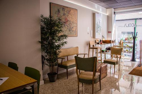 a restaurant with a row of chairs and tables at Acolá Rooms in Pontevedra