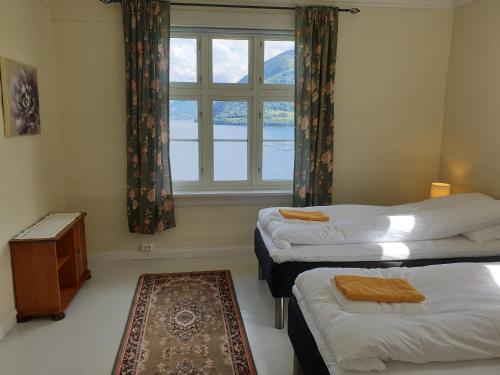Postel nebo postele na pokoji v ubytování Irenegarden - Fjord view holiday home
