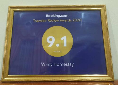 a picture of a sign in a gold frame at Wany Homestay in Sungai Petani