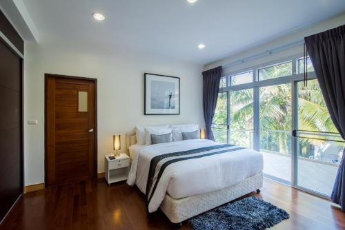 Ένα ή περισσότερα κρεβάτια σε δωμάτιο στο The Palayana Hua Hin