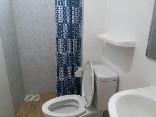 Bilik mandi di DD Garden Apartment 2