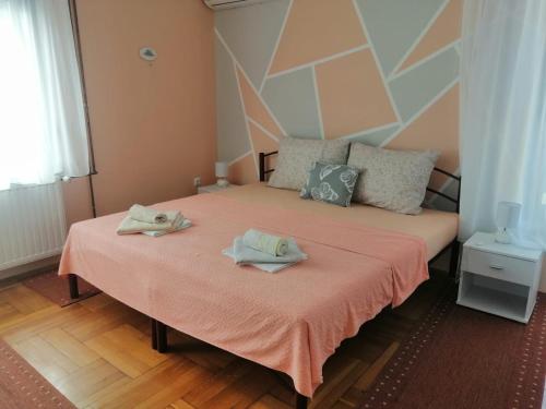 Postel nebo postele na pokoji v ubytování Apartments & Rooms 4 rijeke