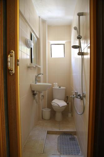 Bilik mandi di AKSEL BUTİK OTEL