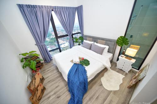 a bedroom with a white bed and a window at Homybed Southkey Mosaic Homestay in Johor Bahru