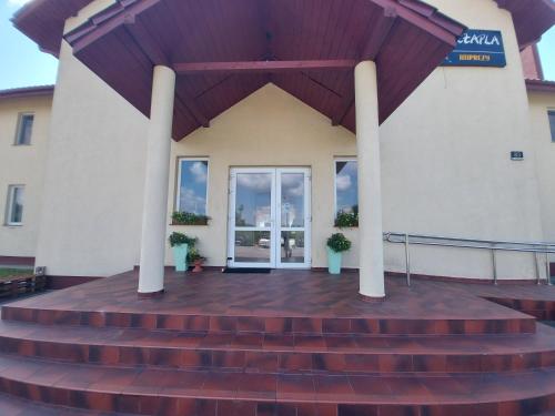 a building with steps leading up to a door at Przystanek Czapla in Czaplinek