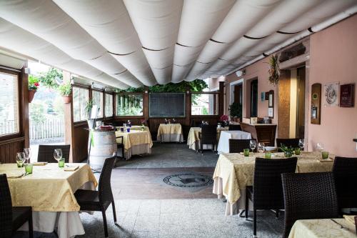a restaurant with tables and chairs in a room at Locanda San Lorenzo in Puos dʼAlpago