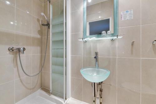 Gallery image of Louisa Hotel Paris in Paris