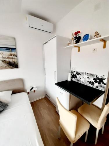 Ένα ή περισσότερα κρεβάτια σε δωμάτιο στο Apartmani Vera