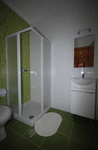 Ένα μπάνιο στο Green Wave Hostel