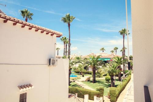 Costa Blanca Bungalow Lago jardin frente piscina 4 personas #PRP001 by Stay Orihuela Costa