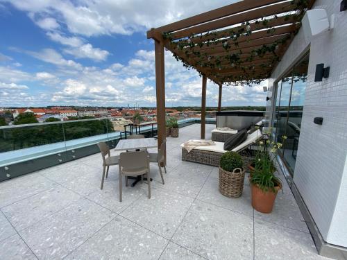 a patio with a table and chairs on a balcony at Fritiden Hotell & Kongress in Ystad