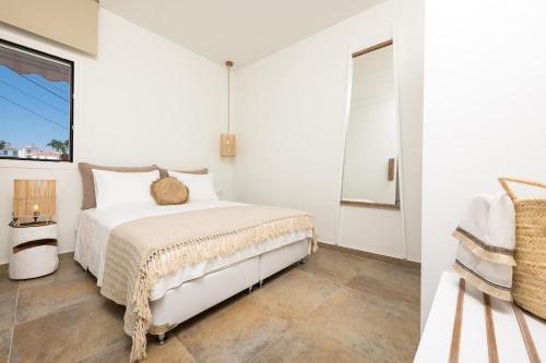 Ένα ή περισσότερα κρεβάτια σε δωμάτιο στο Konstantinou Deluxe Apartments