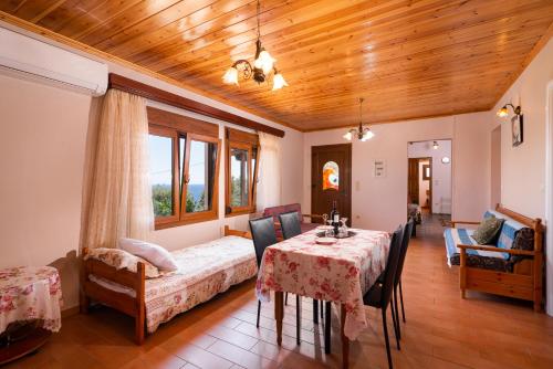 Postel nebo postele na pokoji v ubytování Archodissa Villa