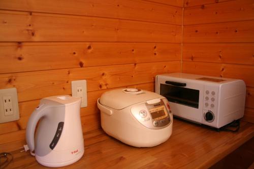 a kitchen with a toaster and a blender and a microwave at Ururun Kawaguchiko in Fujikawaguchiko
