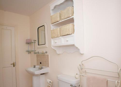 Kúpeľňa v ubytovaní Brittas Bay Park No 12 by Trident Holiday Homes