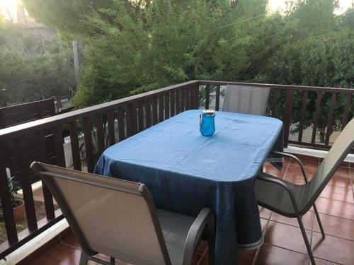 Балкон или терраса в Villa Christina with private pool in Saronida, near stunning beaches, Athens airport & Sounio