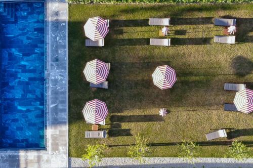 an overhead view of umbrellas in the grass next to a pool at Bigatt Hotel & Restaurant in Lugano