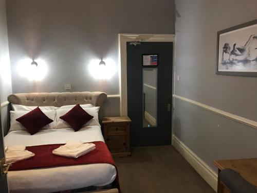 A bed or beds in a room at Newcastle House Rothbury 