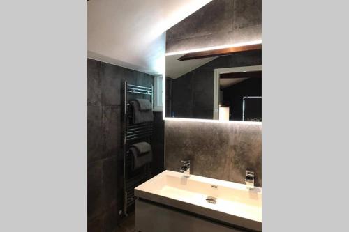 Koupelna v ubytování Luxe Natuurhuisje met jacuzzi en haard in Drenthe, ECHTEN
