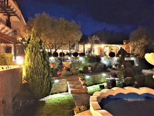 Κήπος έξω από το Apartments Katičin