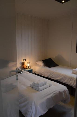 מיטה או מיטות בחדר ב-Cottages du Golf Fleuray-Amboise