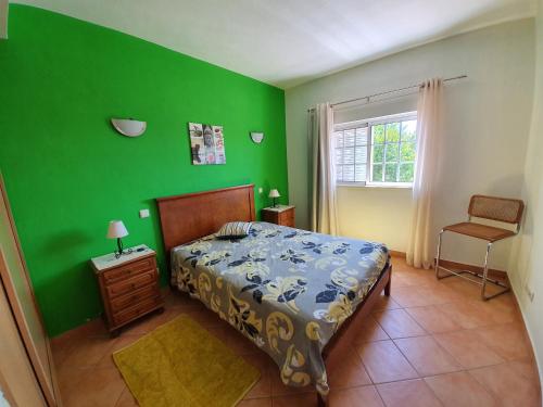 A bed or beds in a room at Quinta das Nespereiras