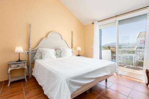 En eller flere senge i et værelse på Casa Del Pueblo