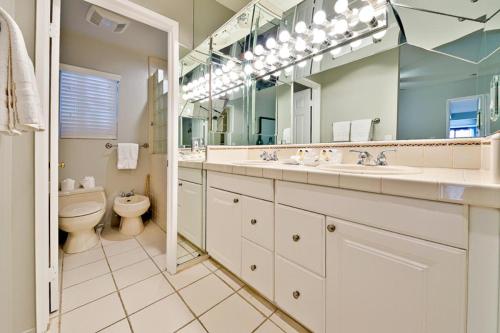 Perfect Newport Beach Location With Spa I & II tesisinde bir banyo